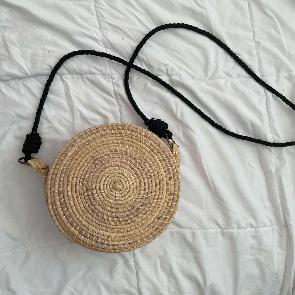 Stylish Tan Raffia Round Bag